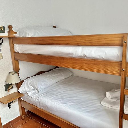 Hostal Nomadas By Gloove Villalba de la Sierra Exterior photo