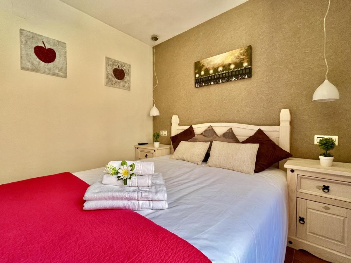 Hostal Nomadas By Gloove Villalba de la Sierra Exterior photo