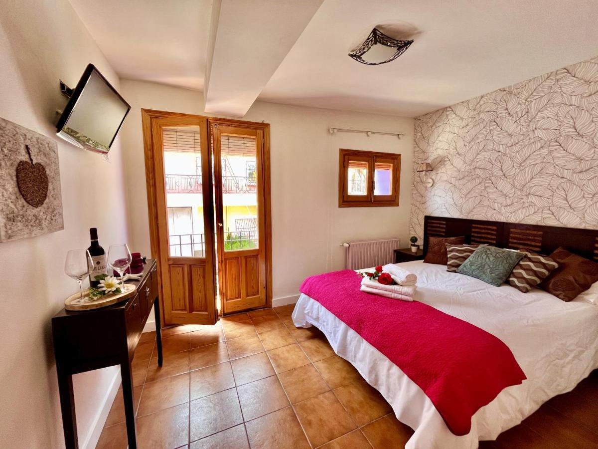 Hostal Nomadas By Gloove Villalba de la Sierra Exterior photo