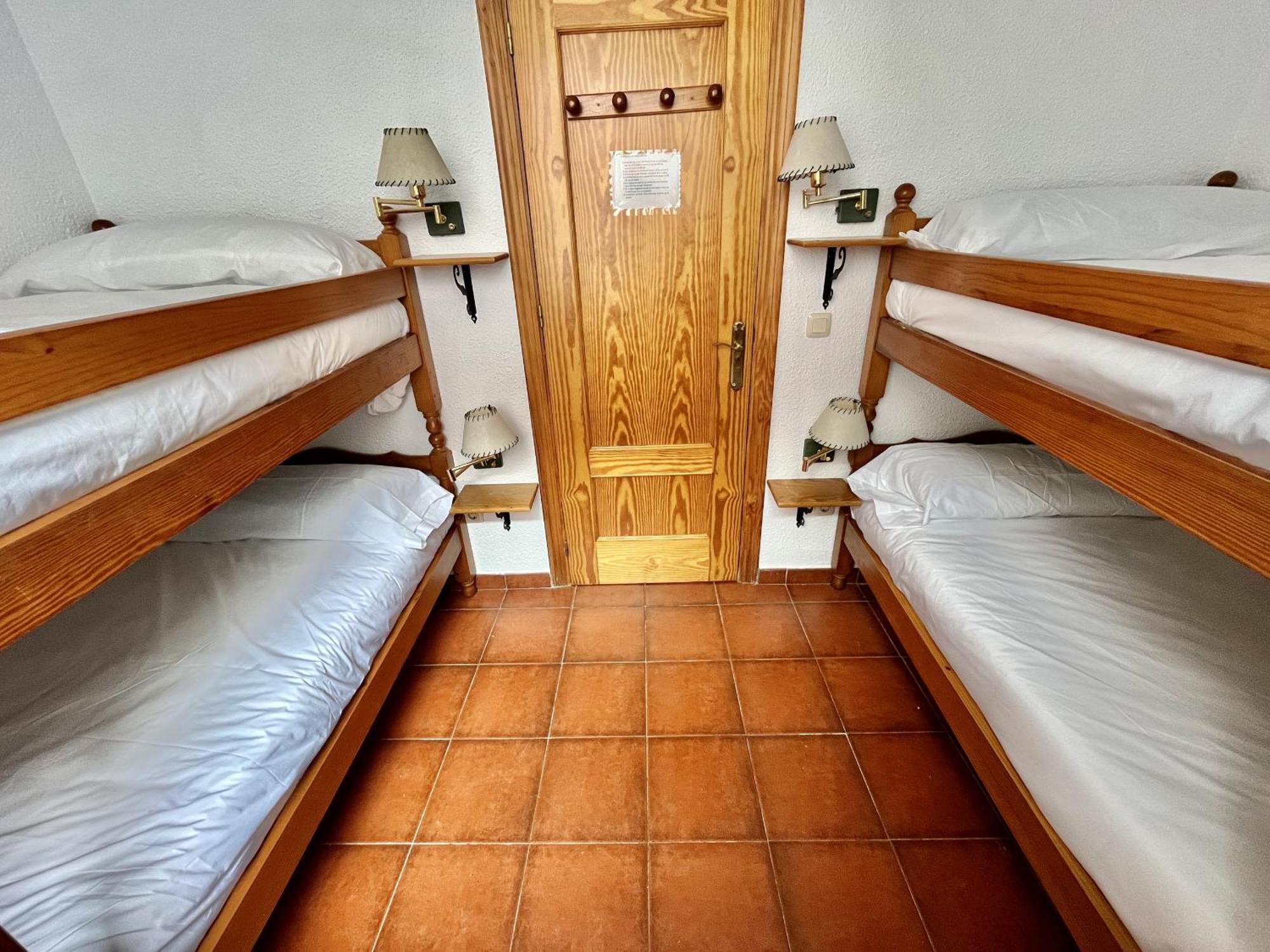 Hostal Nomadas By Gloove Villalba de la Sierra Exterior photo